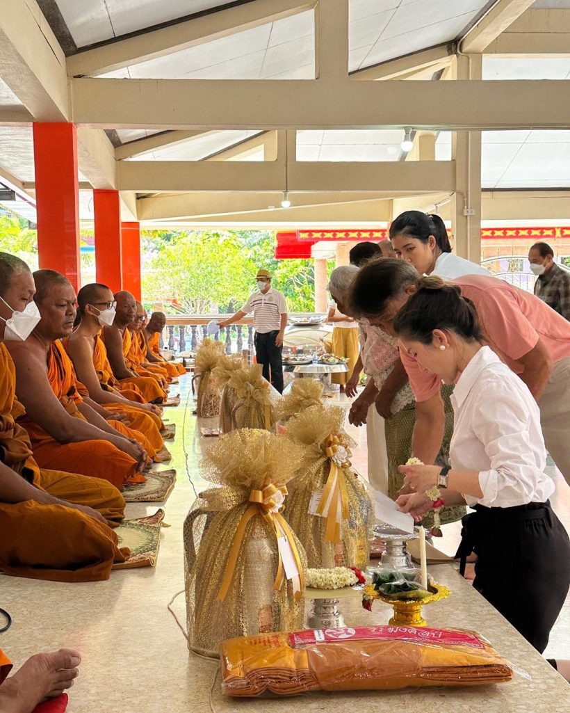 เปิดบรรยากาศ ไบรท์ พิชญทัฬห์ ทำบุญให้คุณแม่ครบ2ปีที่จากไป