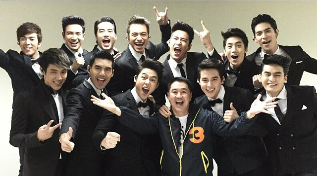 12 หนุ่มซุปตาร์ จัดเต็มคอนเสิร์ตหล่อม๊ากมาก