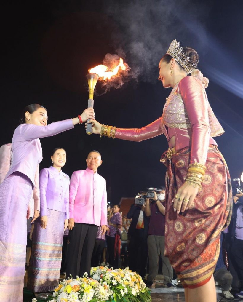 เเอนโทเนีย ร่วมงานใหญ่เมืองโคราชหลานย่าโมคนนี้สวยดั่งต้องมนต์