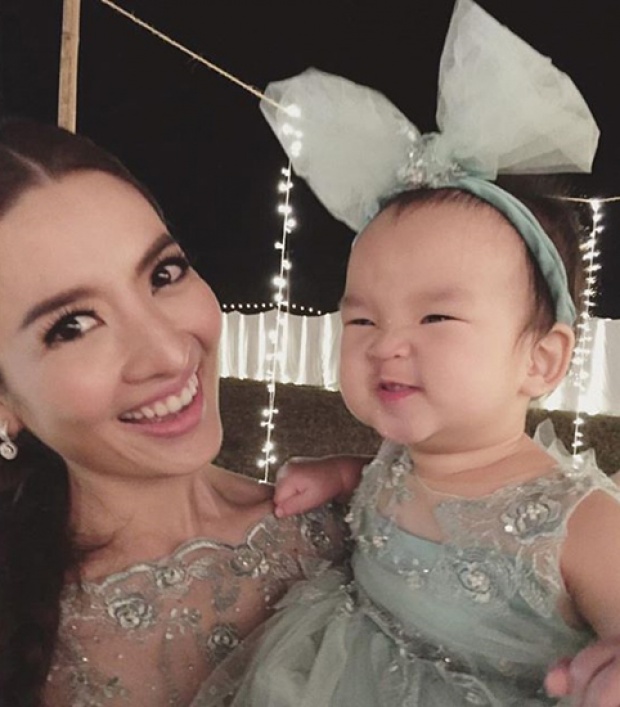 สายแดนซ์มาเอง ! น้องปีใหม่ ลูกแม่แอฟ โชว์ความน่ารัก เต้นดุกดิก