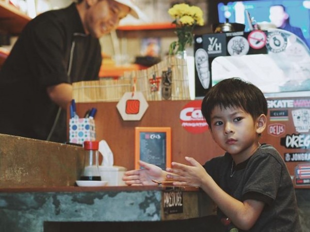 หล่อได้พ่อเต็มๆ ! น้องคีตะ ลูกชาย ลีโอ พุฒ 