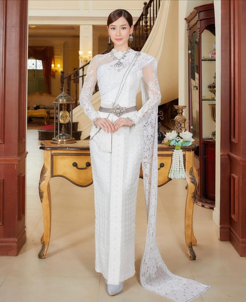 สวยสง่า พาย รินรดา เสิร์ฟลุคหวานออร่าเจ้าสาวจับแล้วหนึ่ง