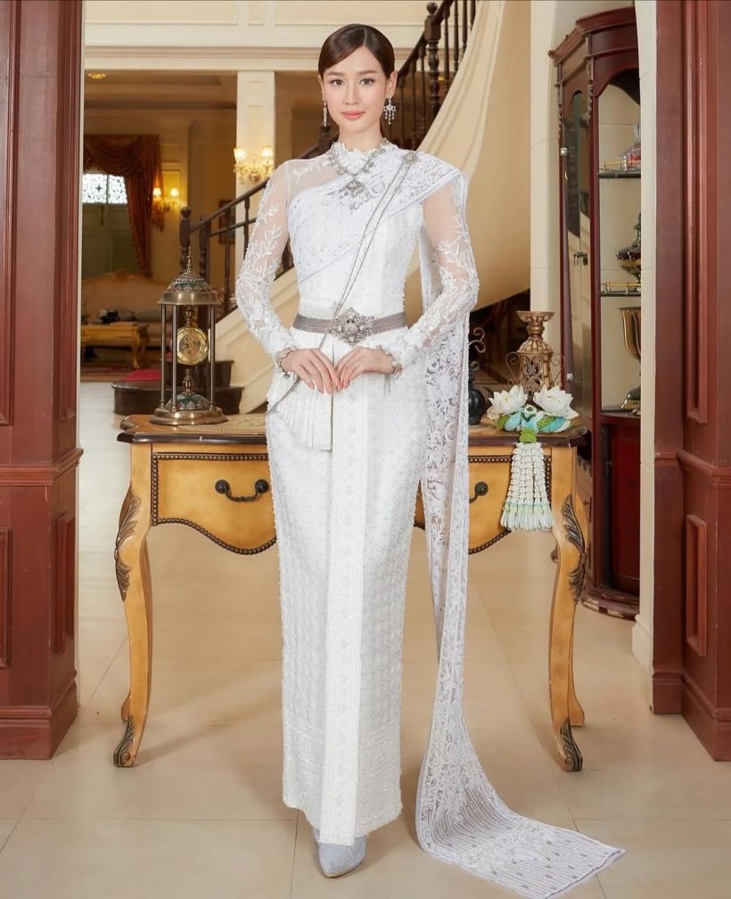 สวยสง่า พาย รินรดา เสิร์ฟลุคหวานออร่าเจ้าสาวจับแล้วหนึ่ง