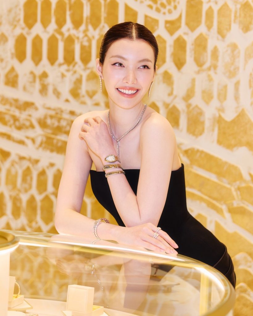 ส่องลุค ออม กรณ์นภัส เปิดตัวลูกสาวแม่งูแห่งบุลการี