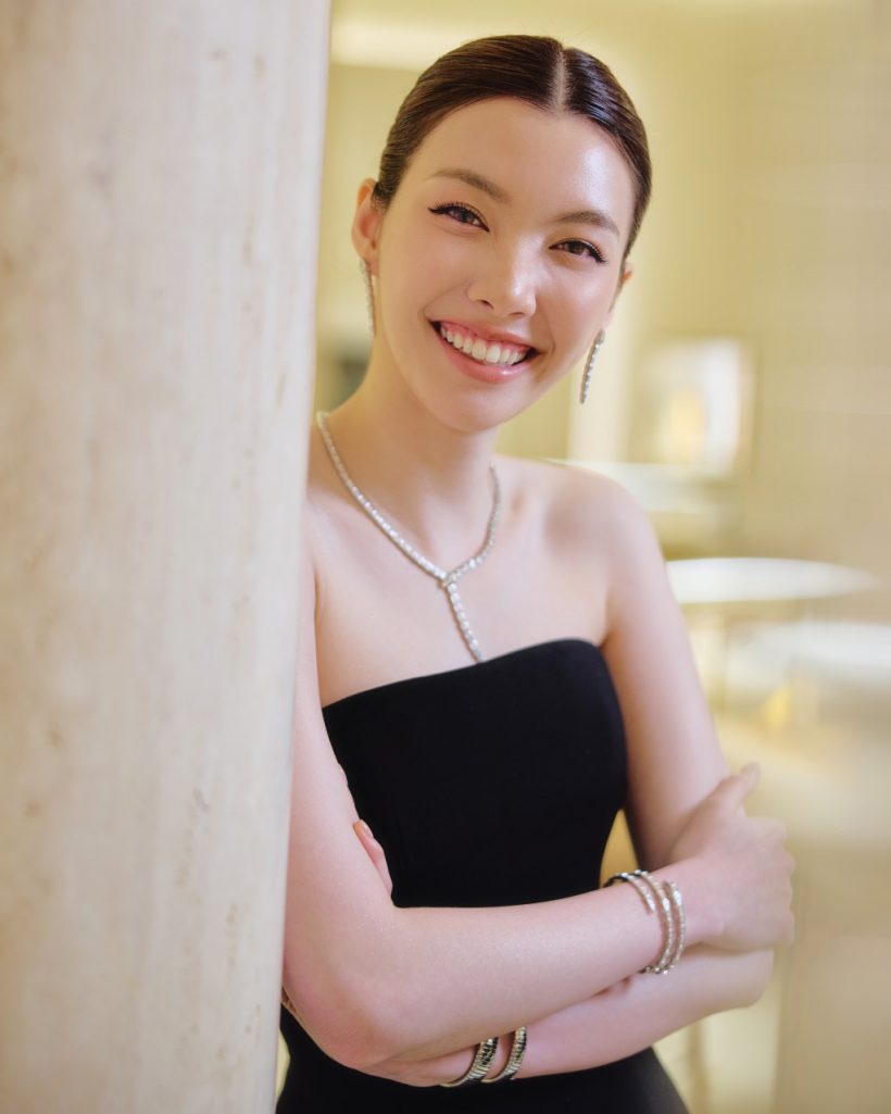 ส่องลุค ออม กรณ์นภัส เปิดตัวลูกสาวแม่งูแห่งบุลการี