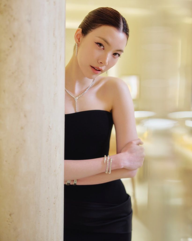 ส่องลุค ออม กรณ์นภัส เปิดตัวลูกสาวแม่งูแห่งบุลการี