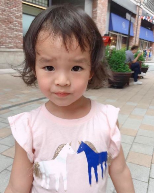 แอบส่อง น้องปีใหม่ ในชุดว่ายน้ำ คุณแม่แอฟงามอย่างไทย ลูกสาวจะน่ารักเรียบร้อยขนาดไหนนะ??