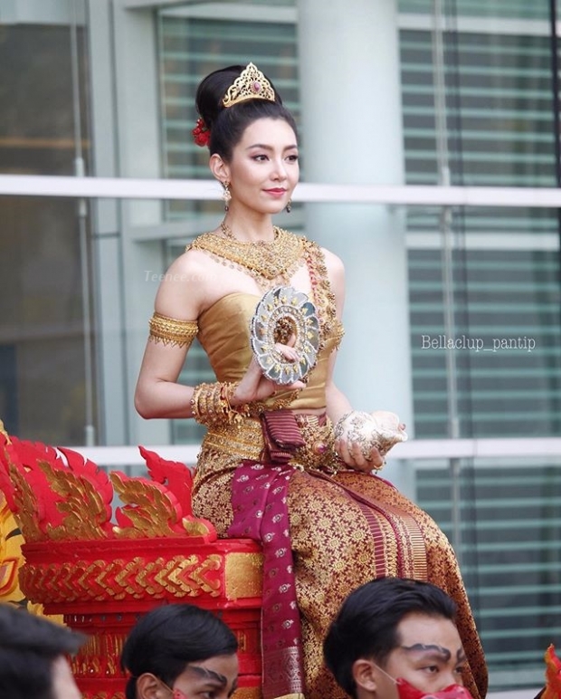 สวยสง่า! “เบลล่า ราณี” แต่งชุดไทยต้อนรับสงกรานต์ในลุค “นางสงกรานต์ทุงษะเทวี”