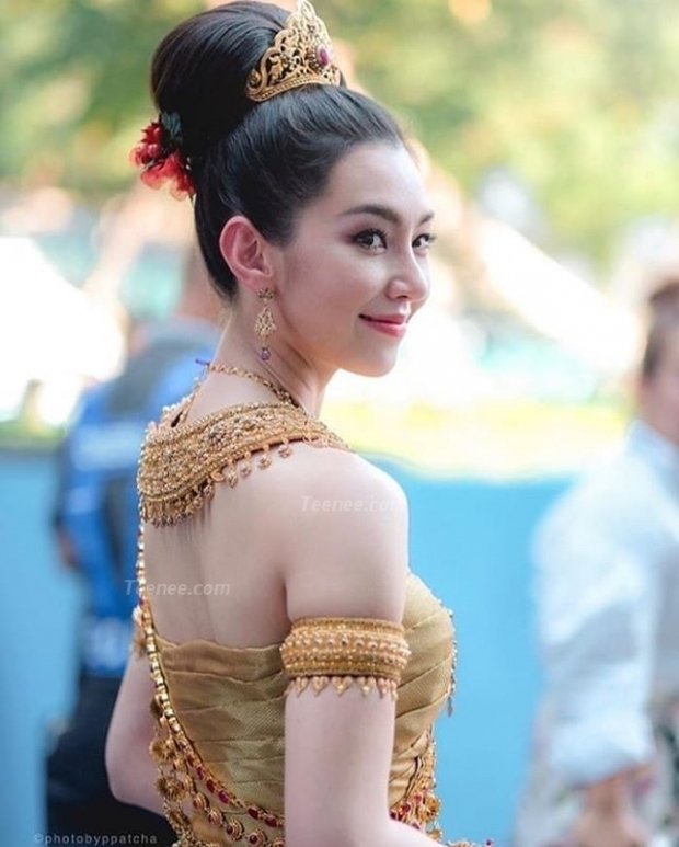 สวยสง่า! “เบลล่า ราณี” แต่งชุดไทยต้อนรับสงกรานต์ในลุค “นางสงกรานต์ทุงษะเทวี”