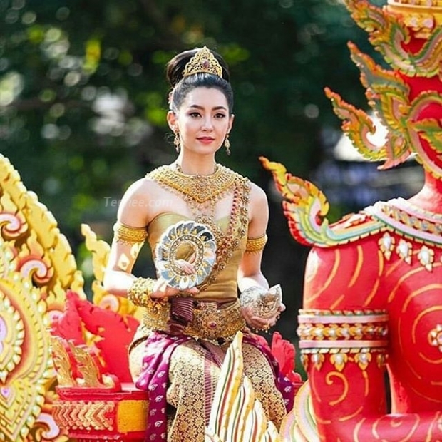 สวยสง่า! “เบลล่า ราณี” แต่งชุดไทยต้อนรับสงกรานต์ในลุค “นางสงกรานต์ทุงษะเทวี”