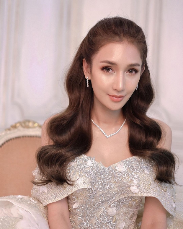  เนย โชติกา สวยเปล่งประกายในชุดเจ้าสาว นึกว่าจะแต่งอีกรอบ!