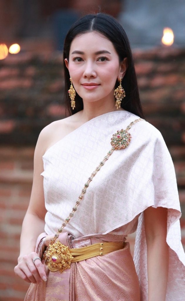 สวยรวยเก่ง นุ่น  เปิดลานไอซ์สเก็ตจัดเต็มลุคหวาน โชว์เล่นท่ายาก