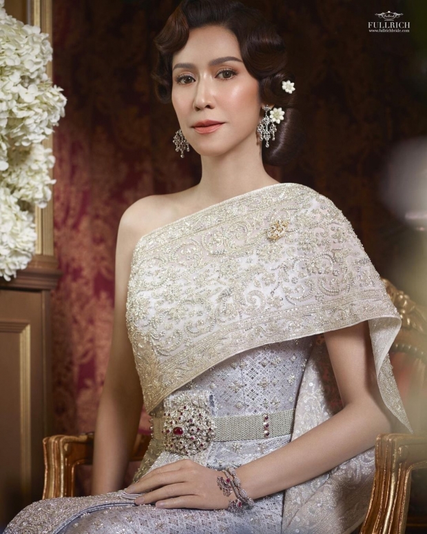 สวยเลอค่า! ป๊อก ปิยธิดา งามสง่าในชุดไทย ราวนางในวรรณคดี