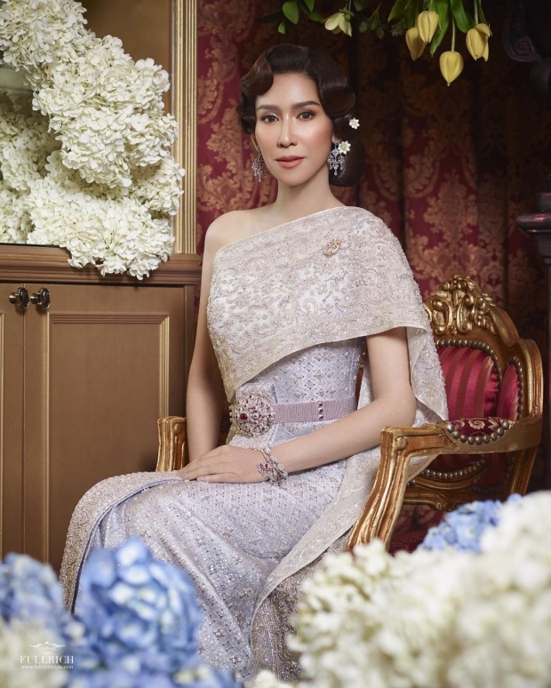 สวยเลอค่า! ป๊อก ปิยธิดา งามสง่าในชุดไทย ราวนางในวรรณคดี