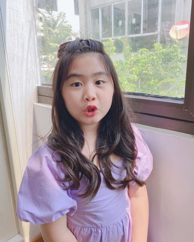 โตเป็นสาวเเล้ว น้องชูใจ ลูกสาว กอล์ฟ ฟักกลิ้ง สวยถอดเเบบคุณเเม่เป๊ะๆ 