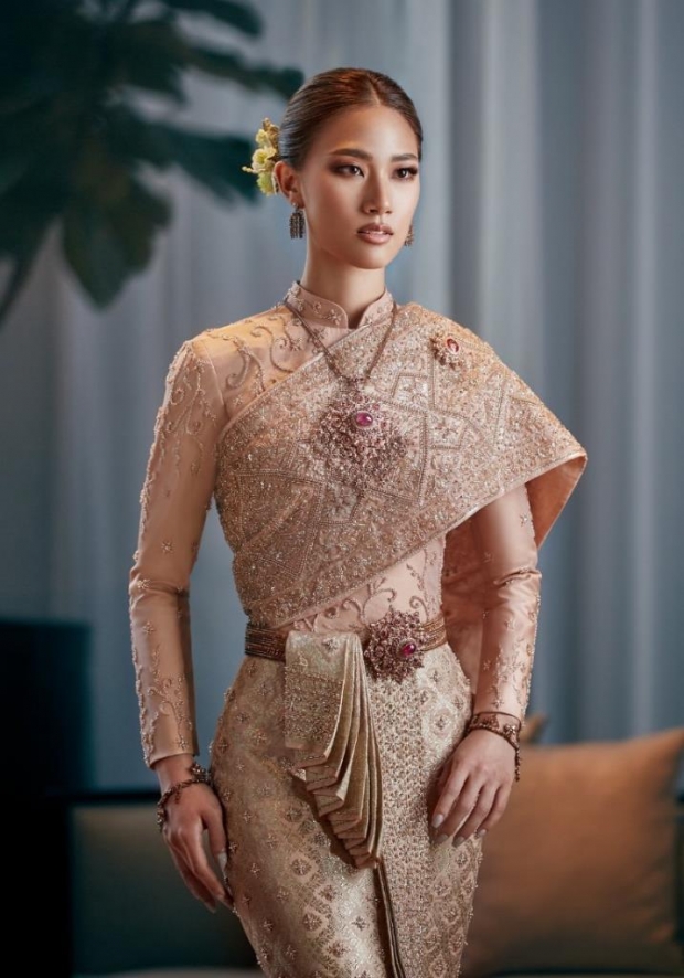 สวยมาก! ลูกสาวนักการเมืองชื่อดัง เผยภาพชุดไทยเเต่งงาน ออร่าเจ้าสาวจับ