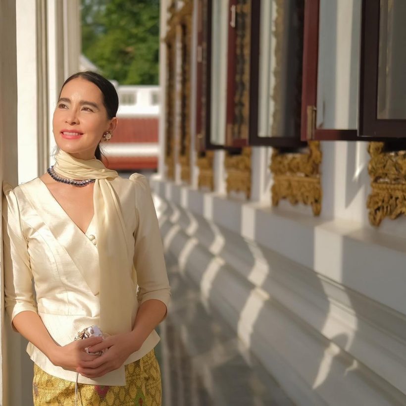 สวยไม่สร่าง!นักแสดงสาวใหญ่สวมผ้าไทยทำบุญในวัย 51 ปี