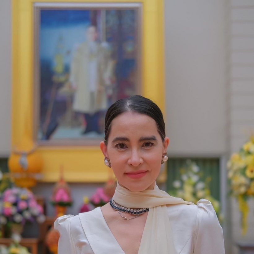 สวยไม่สร่าง!นักแสดงสาวใหญ่สวมผ้าไทยทำบุญในวัย 51 ปี