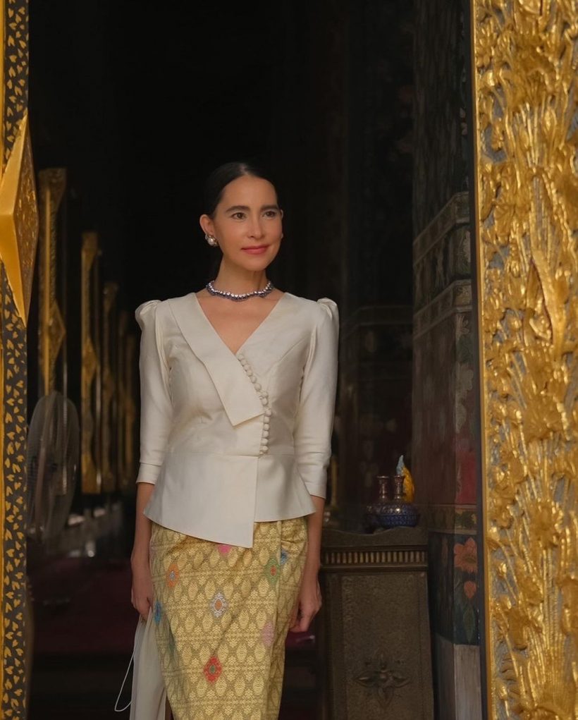 สวยไม่สร่าง!นักแสดงสาวใหญ่สวมผ้าไทยทำบุญในวัย 51 ปี