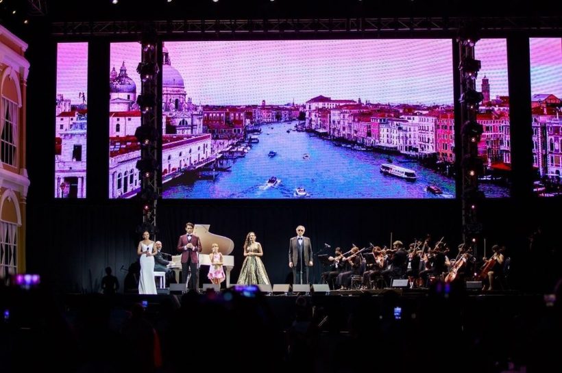 ประมวลภาพ แก้ม เดอะสตาร์ ขึ้นเวทีโชว์พลังเสียงกับ Andrea Bocelli