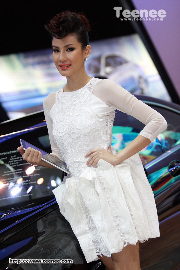 พริตตี้สาวสวยจาก "Benz"