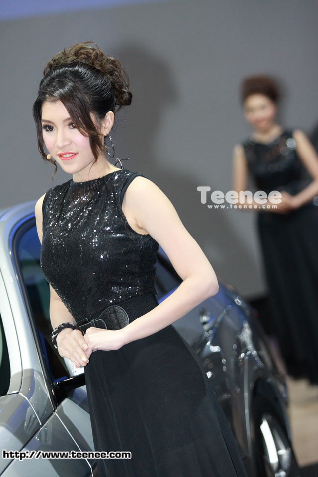 พริตตี้สาวสวย น่ารัก Benz 