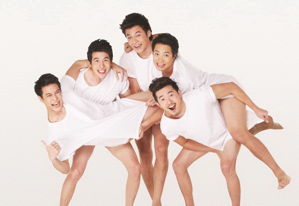 21 ดีเจดัง โชว์หวิวเปิดศักราช ใน EFM Calendar 2014