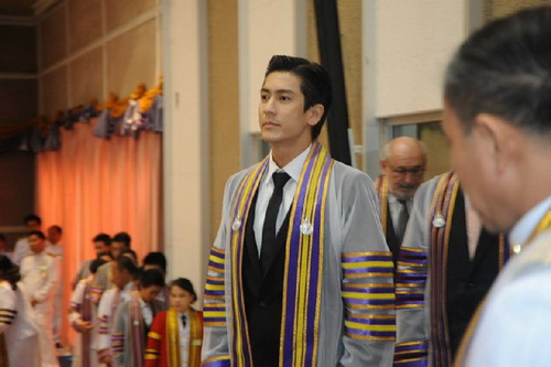 ดร.หมาดๆ ติ๊ก เจษฎาภรณ์  หล่อทะลุครุย!!