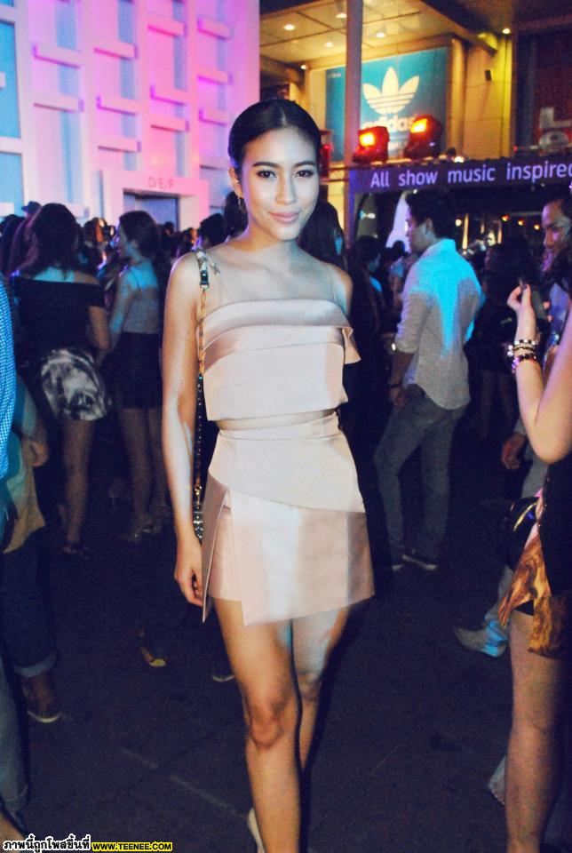 รูปดาราสูดเเซ่บELLE FASHION WEEK 2012