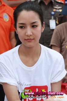 จั๊กจั่น อคัมย์สิริ ช่วยเหลือผู้ประสบภัยน้ำท่วม @ อยุธยา