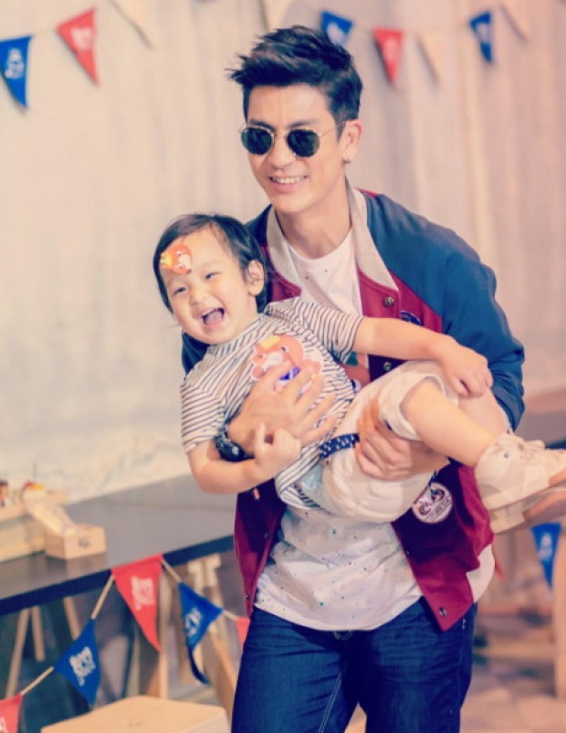 โมเม้นท์น่ารักๆ พ่อติ๊ก – น้องเตนท์ หล่อทั้งพ่อ ทั้งลูก! 