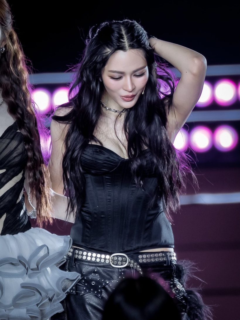 สวยกินคน! หลิงหลิง ลุคนี้จึ้งเกินเบอร์ ทำสนามบอลไฟลุก