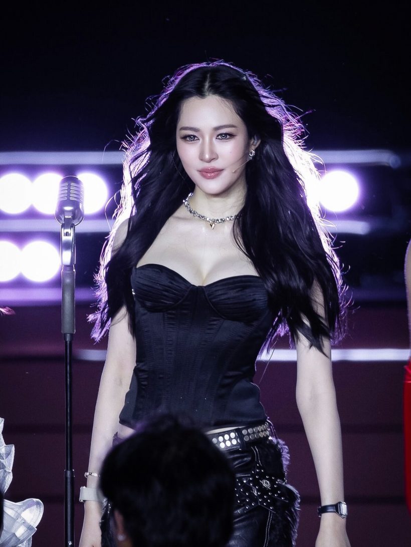 สวยกินคน! หลิงหลิง ลุคนี้จึ้งเกินเบอร์ ทำสนามบอลไฟลุก