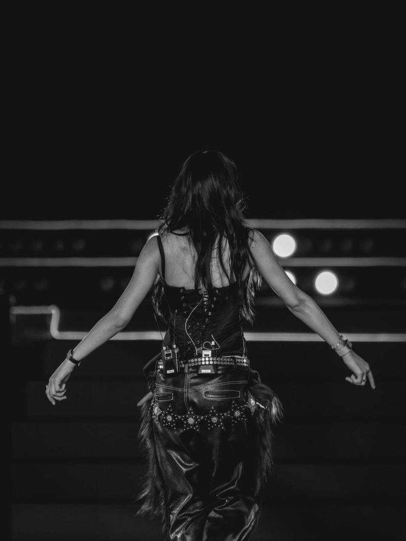 สวยกินคน! หลิงหลิง ลุคนี้จึ้งเกินเบอร์ ทำสนามบอลไฟลุก