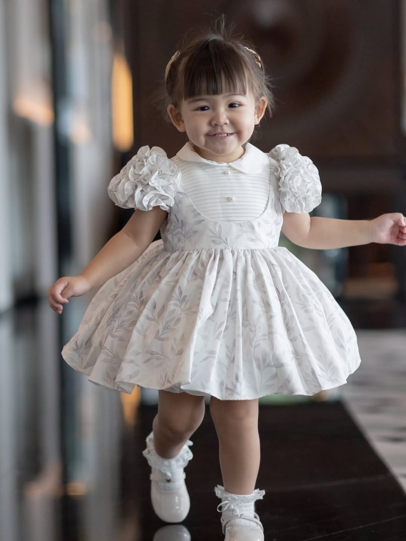 พี่ๆใจละลาย! ภาพล่าสุดน้องเรเน่ สวยถอดเเบบคุณเเม่มาเป๊ะ