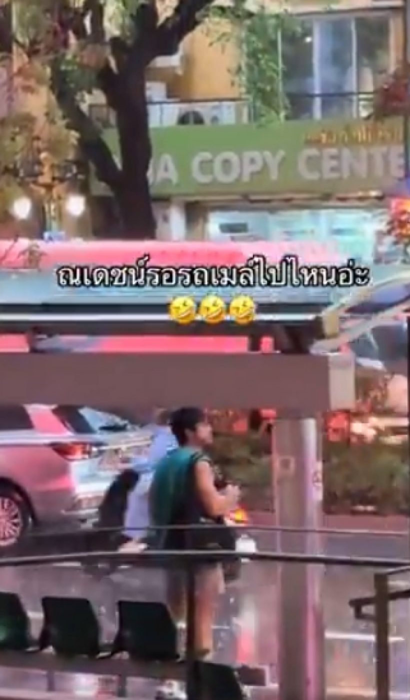 ณเดชน์ทุกที่มีอยู่จริง! ล่าสุดเจอกินลูกชิ้นที่ป้ายรถเมล์