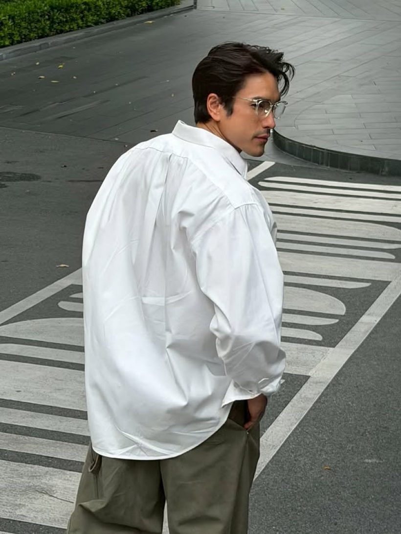 ณเดชน์ทุกที่มีอยู่จริง! ล่าสุดเจอกินลูกชิ้นที่ป้ายรถเมล์