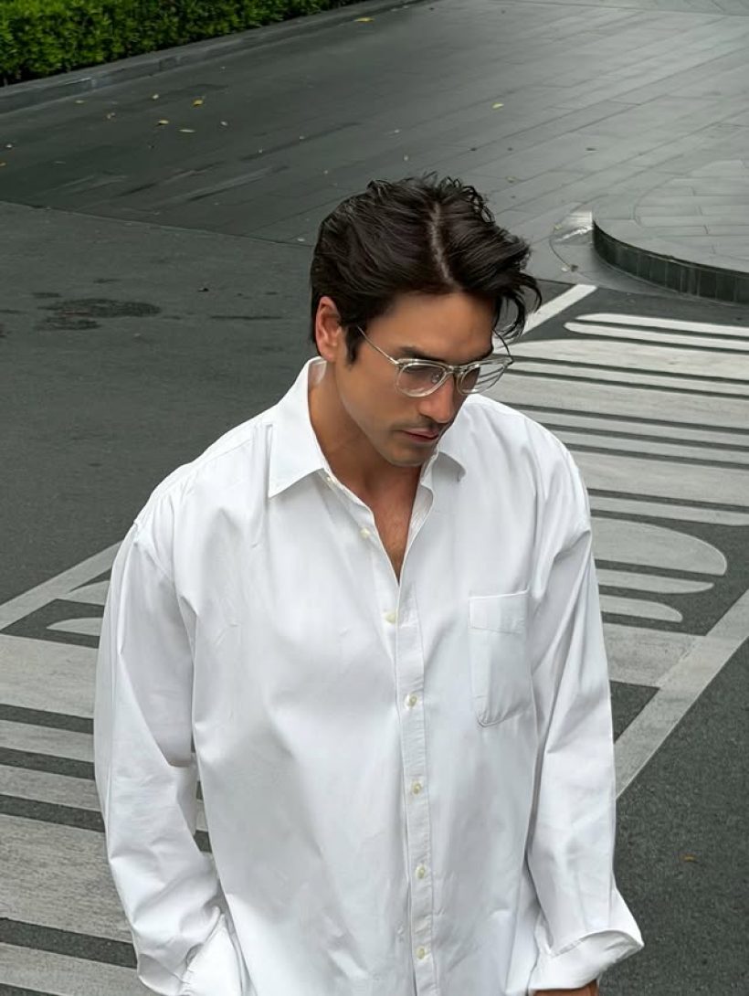 ณเดชน์ทุกที่มีอยู่จริง! ล่าสุดเจอกินลูกชิ้นที่ป้ายรถเมล์
