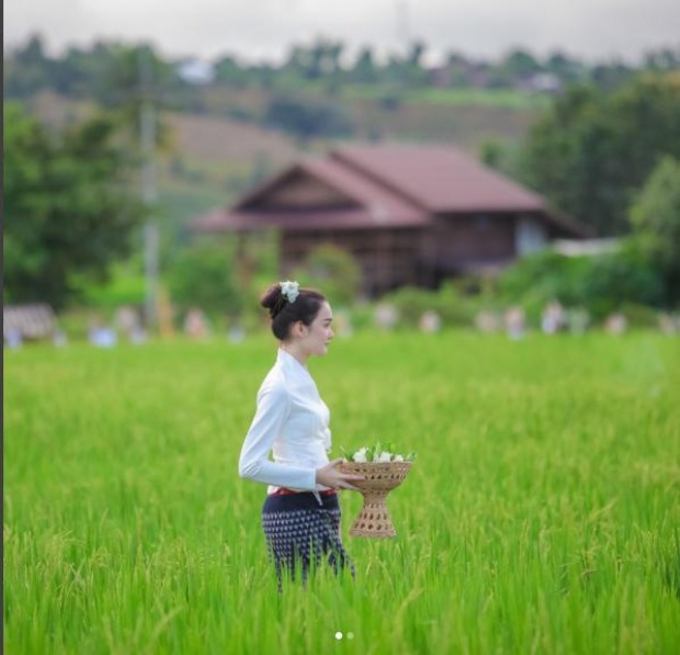 หน้าฝรั่งแต่หัวใจไทย!!  เดียร์น่า ฟลีโป นุ่งซิ่น เก็บฝ้าย ร่วมบุญ“จุลกฐิน”