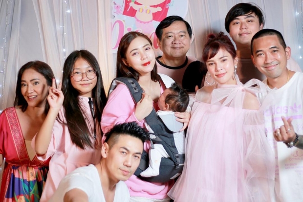 อุ้ม ลักขณา  ในลุคหวานๆ จัดจัดปาร์ตี้ Baby Shower รอต้อนรับน้อง น้องดิสนีย์