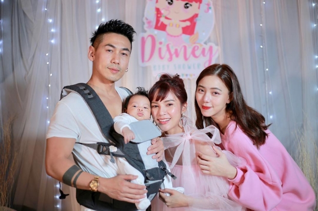 อุ้ม ลักขณา  ในลุคหวานๆ จัดจัดปาร์ตี้ Baby Shower รอต้อนรับน้อง น้องดิสนีย์