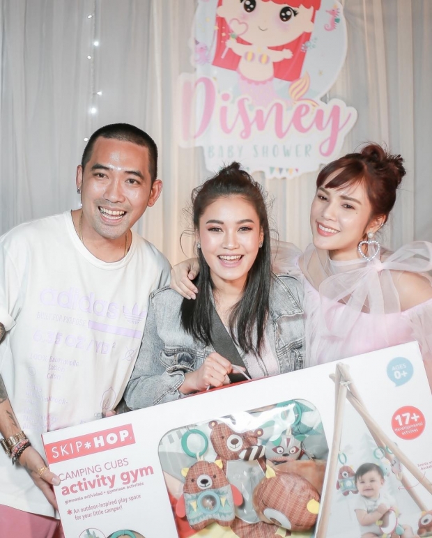 อุ้ม ลักขณา  ในลุคหวานๆ จัดจัดปาร์ตี้ Baby Shower รอต้อนรับน้อง น้องดิสนีย์