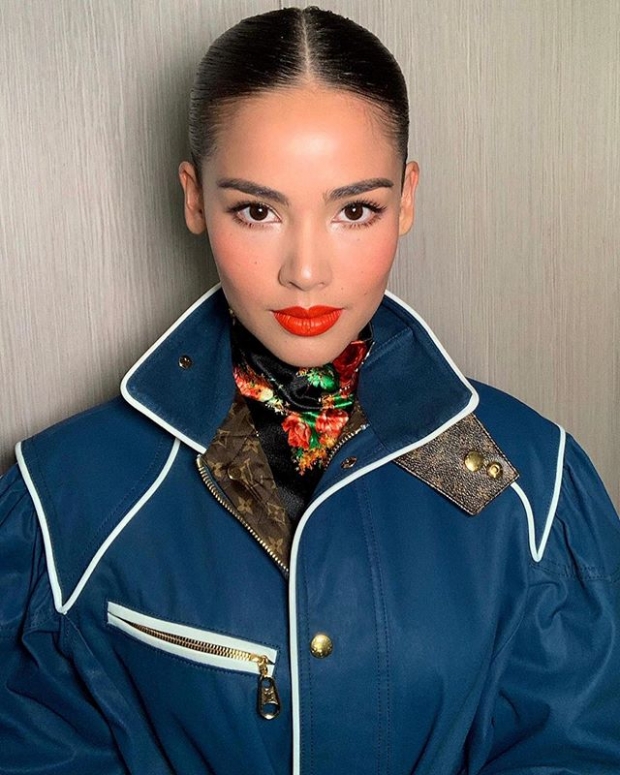 หันมุมไหนก็สวย!  ให้เต็ม 10 ลุคส์นี้ของ “ญาญ่า อุรัสยา” ในงานเดินแบบ   “Louis Vuitton” องศาไหนก็สวย