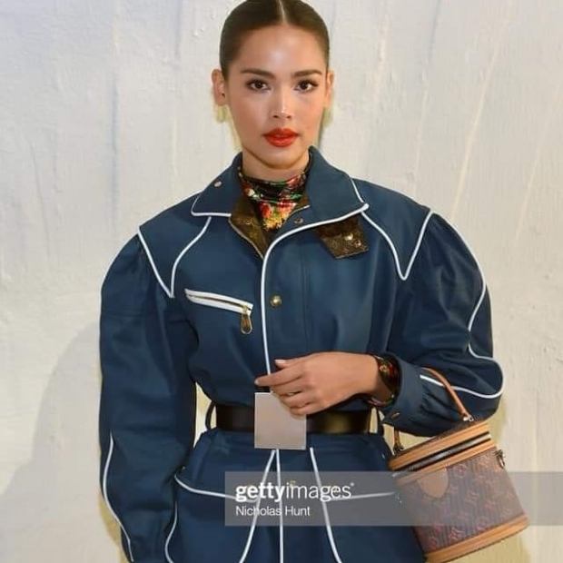 หันมุมไหนก็สวย!  ให้เต็ม 10 ลุคส์นี้ของ “ญาญ่า อุรัสยา” ในงานเดินแบบ   “Louis Vuitton” องศาไหนก็สวย