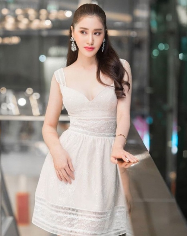 เเบบไหนก็สวย พิม พิมประภา เเต่งชุดอ่าวหญ่าย สวยทุกองศา