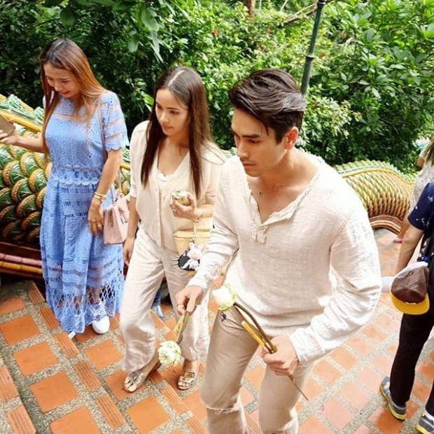 อิ่มบุญถ้วนหน้า! “ญาญ่า อุรัสยา” ควงหวานใจ “ณเดชน์ คูกิมิยะ” ไหว้พระเชียงใหม่ “พีคสุดคือสีเล็บ”