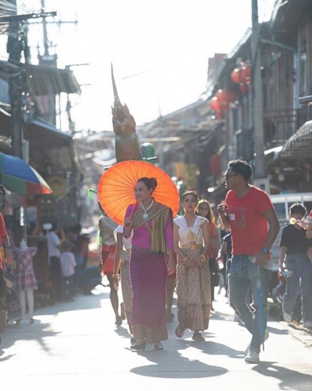 งามอีหลี! “นุ้ย เกศริน” สลัดคราบสาวสายบู๊ นุ่งผ้าไทยฟ้อนรำ ในงานกฐิน