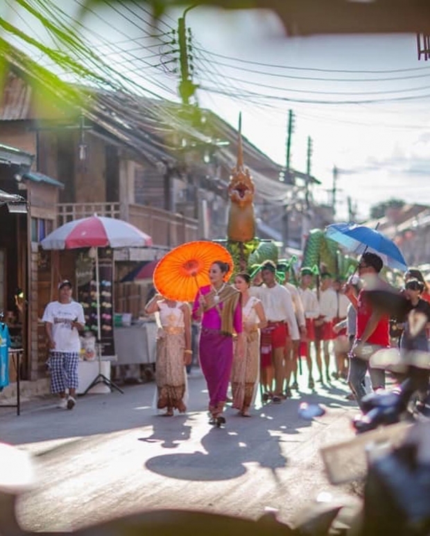 งามอีหลี! “นุ้ย เกศริน” สลัดคราบสาวสายบู๊ นุ่งผ้าไทยฟ้อนรำ ในงานกฐิน