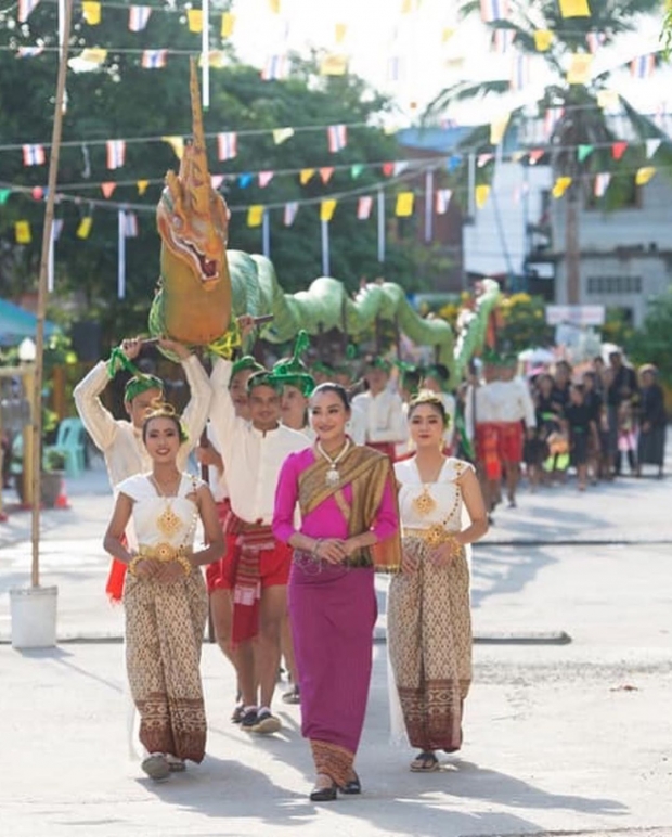 งามอีหลี! “นุ้ย เกศริน” สลัดคราบสาวสายบู๊ นุ่งผ้าไทยฟ้อนรำ ในงานกฐิน