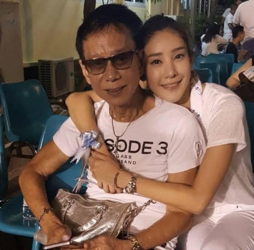 รวมภาพเเห่งความสุข เเตงโม-คุณพ่อ ผู้ชายที่เป็นดังรักเเท้ของลูกสาว